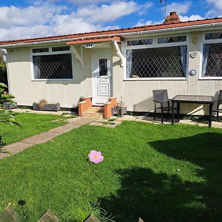 Beach & Tonic Beachside Chalet Humberston Bagian luar foto
