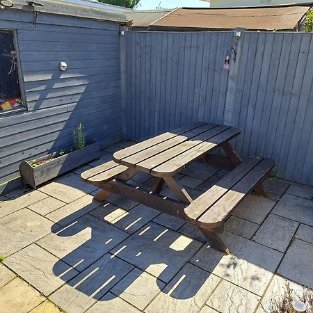 Beach & Tonic Beachside Chalet Humberston Bagian luar foto