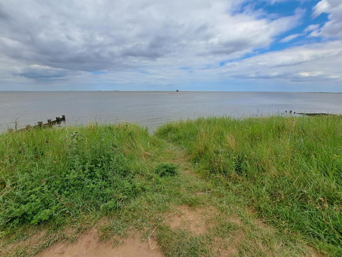 Beach & Tonic Beachside Chalet Humberston Bagian luar foto