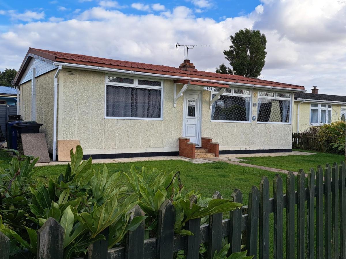 Beach & Tonic Beachside Chalet Humberston Bagian luar foto