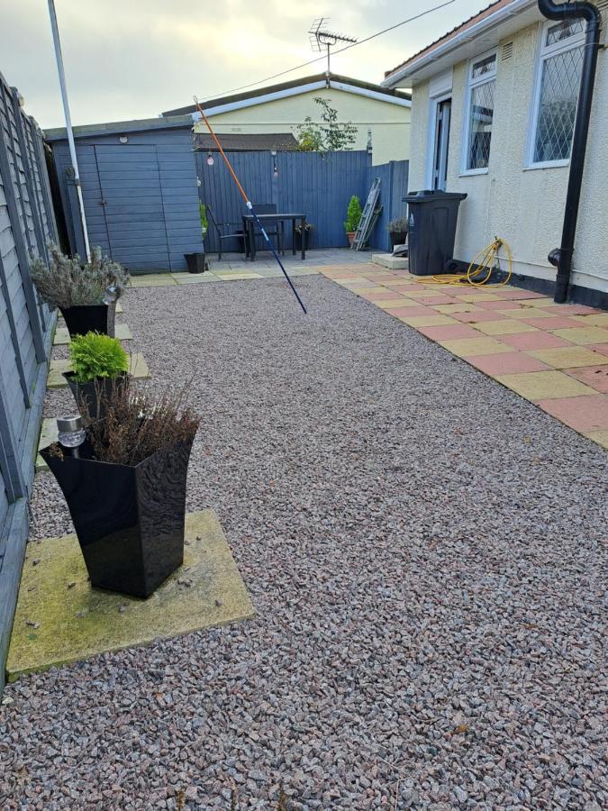 Beach & Tonic Beachside Chalet Humberston Bagian luar foto
