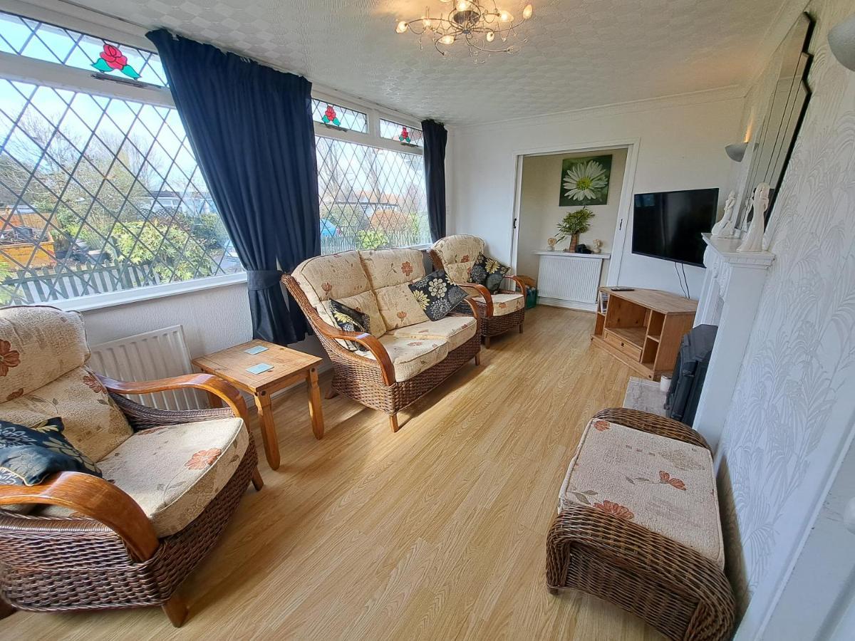 Beach & Tonic Beachside Chalet Humberston Bagian luar foto