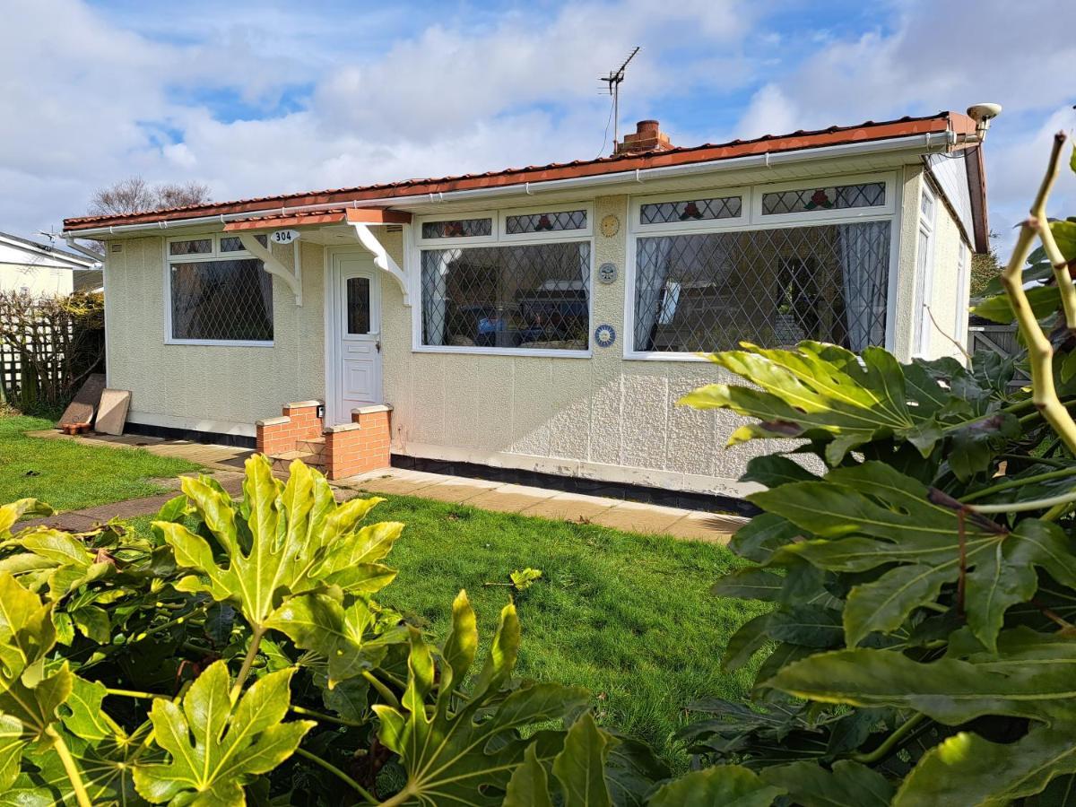 Beach & Tonic Beachside Chalet Humberston Bagian luar foto