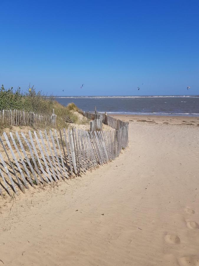 Beach & Tonic Beachside Chalet Humberston Bagian luar foto