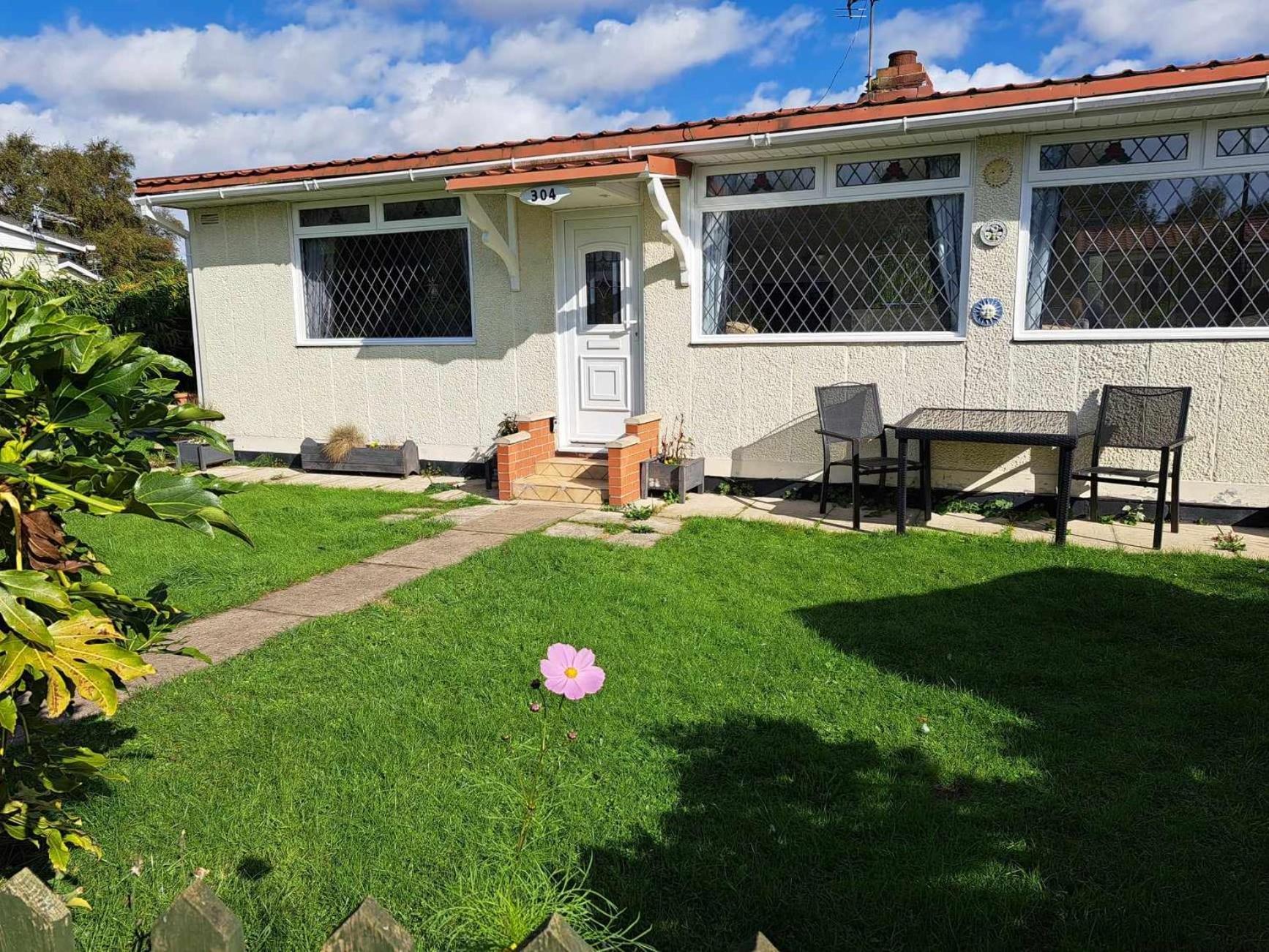 Beach & Tonic Beachside Chalet Humberston Bagian luar foto